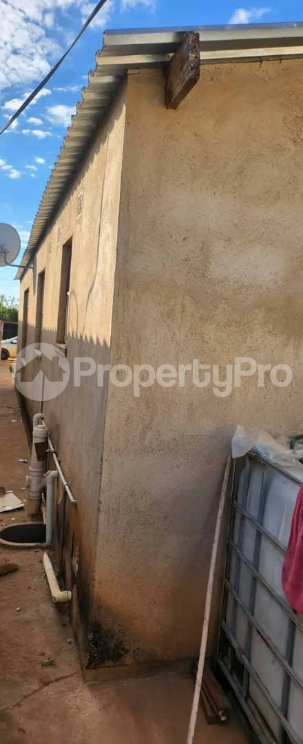 3 bedroom Houses for sale Emgwanwini , Near Tasha’s Supermarket  Emganwini Bulawayo High-Density Bulawayo - 7