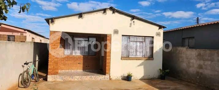 3 bedroom Houses for sale Emgwanwini , Near Tasha’s Supermarket  Emganwini Bulawayo High-Density Bulawayo - 5