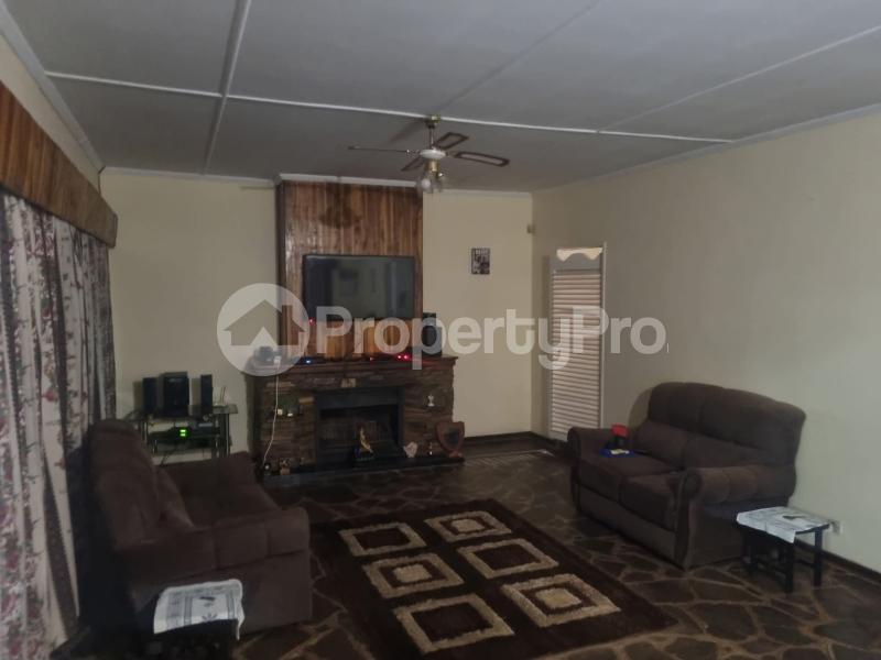 3 bedroom Houses for sale ZITF & Matopos Road, Bulawayo Famona Bulawayo South Bulawayo - 3