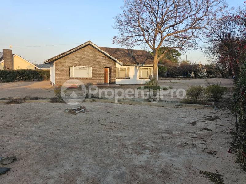 3 bedroom Houses for sale Luveve 4 , Behind Police Luveve Bulawayo High-Density Bulawayo - 9