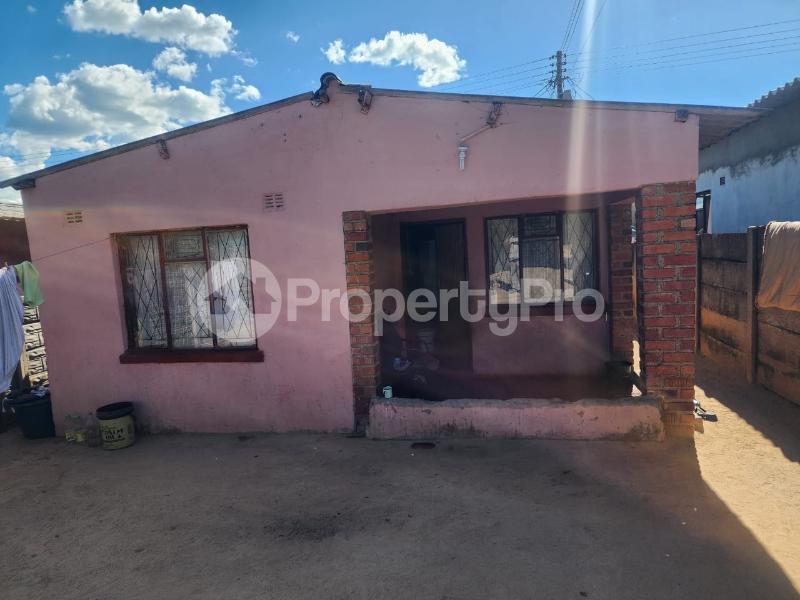 3 bedroom Houses for sale Nkulumane 13 , Bulawayo  Nkulumane Bulawayo High-Density Bulawayo - 0