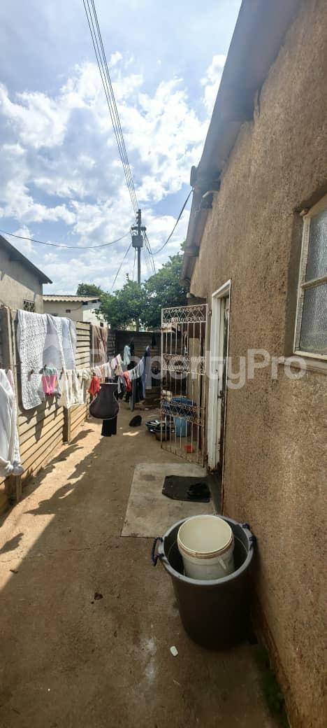 3 bedroom Houses for sale Nkulumane 5, Bulawayo Nkulumane Bulawayo High-Density Bulawayo - 1