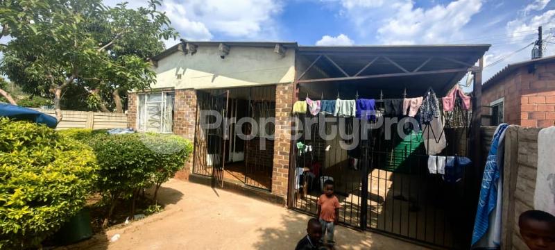 3 bedroom Houses for sale Nkulumane 5, Bulawayo Nkulumane Bulawayo High-Density Bulawayo - 5