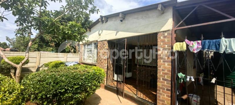 3 bedroom Houses for sale Nkulumane 5, Bulawayo Nkulumane Bulawayo High-Density Bulawayo - 4
