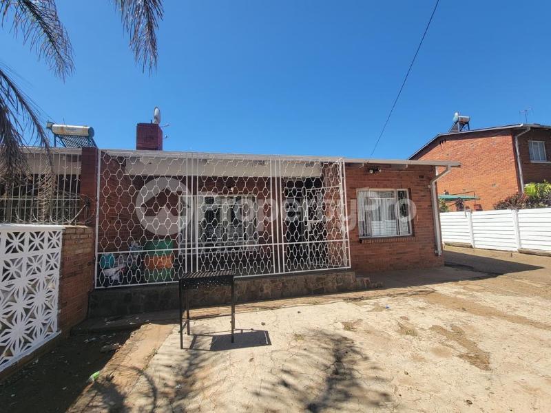 3 bedroom Houses for sale Paddonhurst , Bulawayo  Selbourne Park Bulawayo East Bulawayo - 6