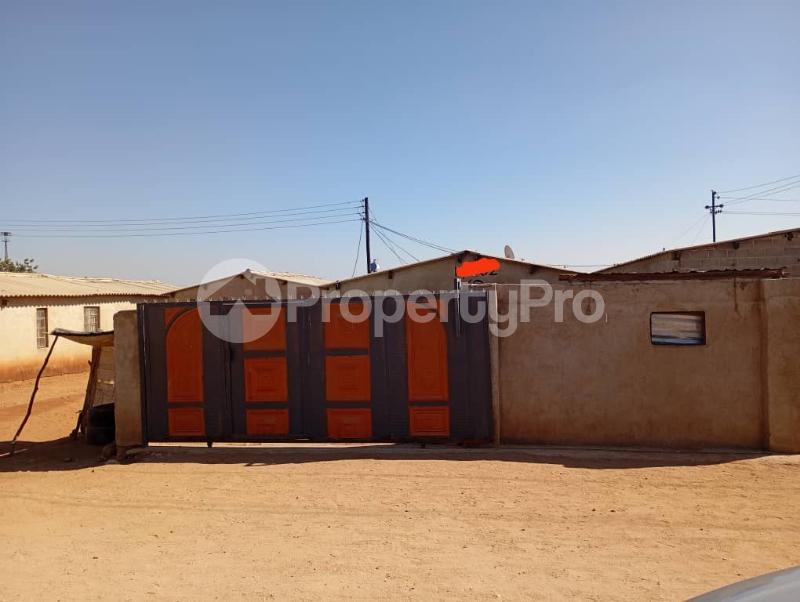 3 bedroom Houses for sale Pumula South , Bulawayo Pumula South Bulawayo High-Density Bulawayo - 0