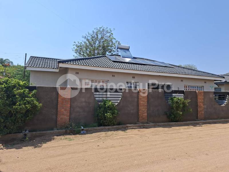 3 bedroom Houses for sale Selbourne Park , Bulawayo Selbourne Park Bulawayo East Bulawayo - 0