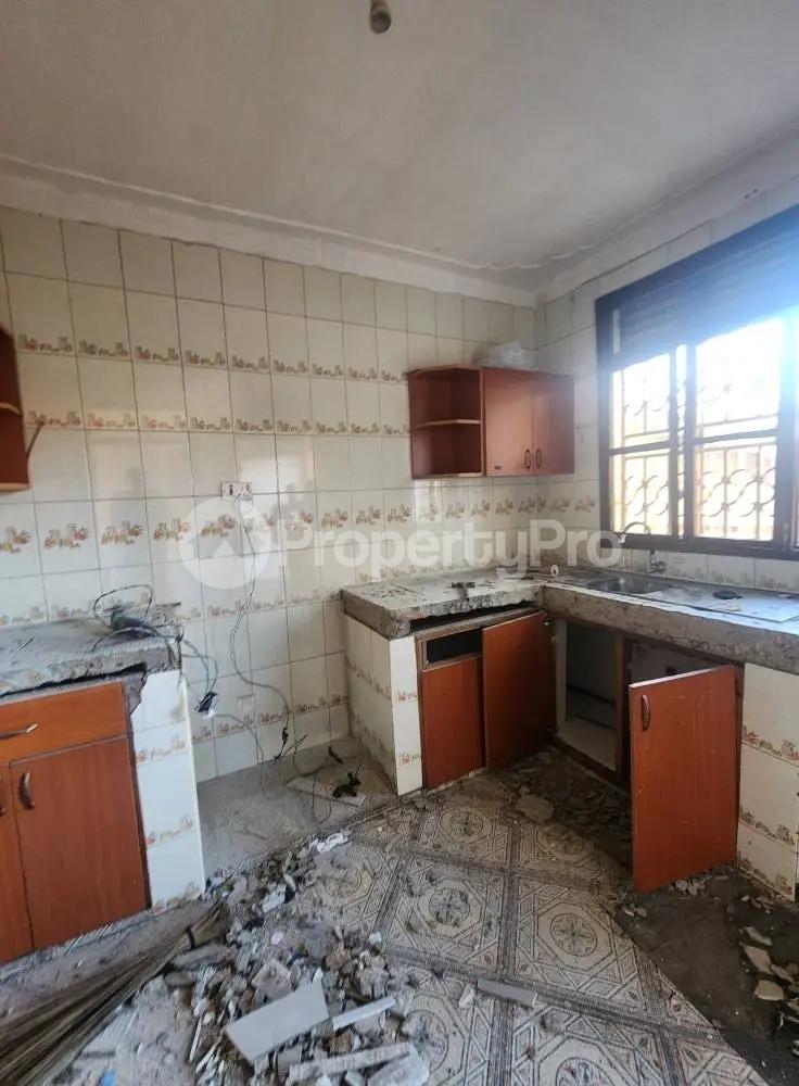3 bedroom Apartment Block Apartment for rent Kisungu Entebbe road  Katabi Wakiso Central - 1