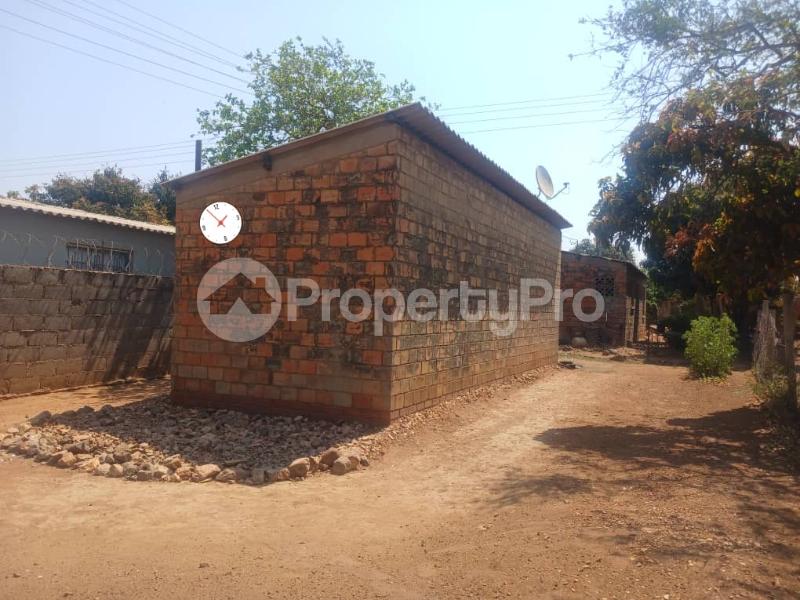 1 bedroom mini flat  Houses for sale Nkulumane Sekusile , Bulawayo  Nkulumane Bulawayo High-Density Bulawayo - 2