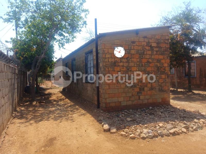1 bedroom mini flat  Houses for sale Nkulumane Sekusile , Bulawayo  Nkulumane Bulawayo High-Density Bulawayo - 0