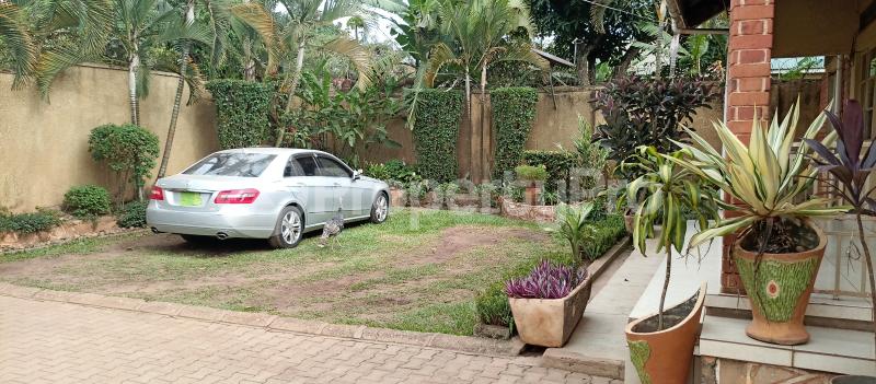 3 bedroom Villa for sale Kyaliwajjara town behind commercial plots Kampala Central Kampala Central - 3