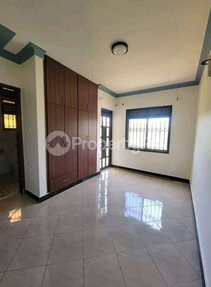 3 bedroom Apartment Block Apartment for rent kungu  Kisaasi Kampala Central - 5