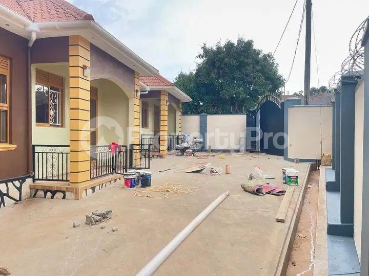 3 bedroom Bungalow Apartment for rent kasangati Kasanje Wakiso Central - 1
