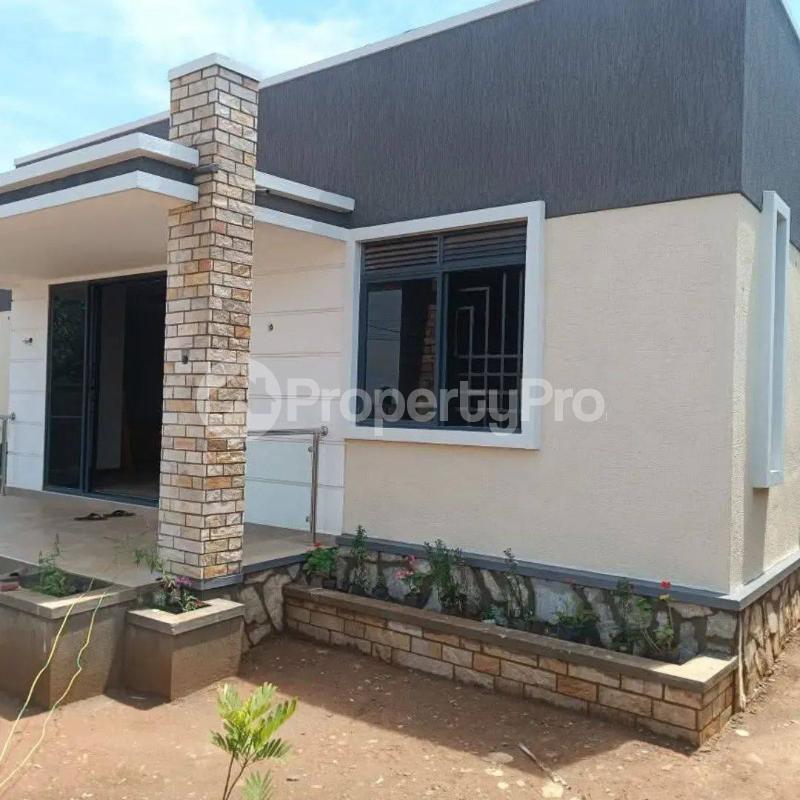 3 bedroom Villa for sale nbamugongo sonde Wakiso Central - 3