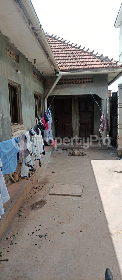 4 bedroom Bungalow Apartment for sale Kyambogo road  Kampala Central Kampala Central - 0