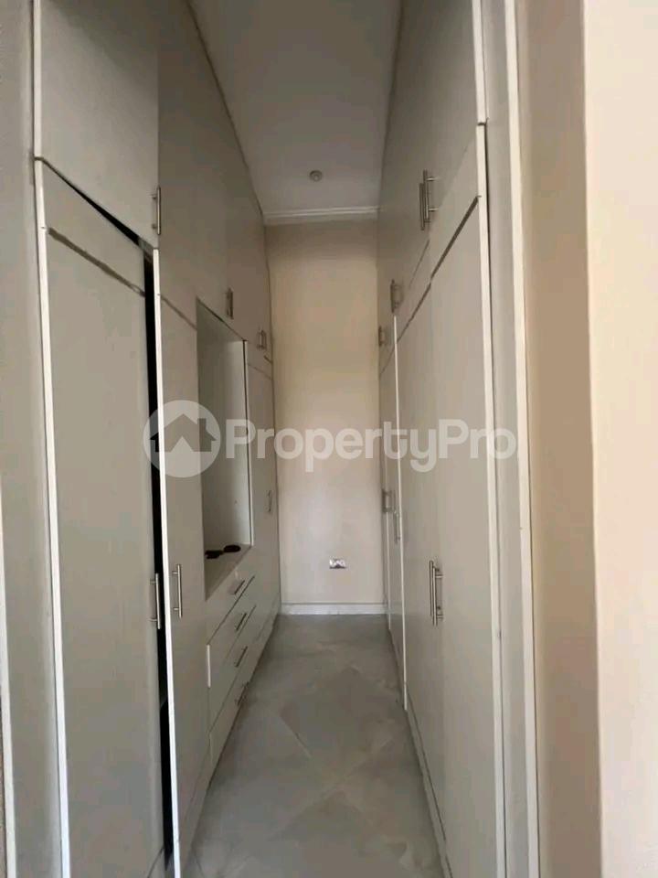 6 bedroom Bungalow Apartment for sale Kitende Entebbe right road  Kampala Central Kampala Central - 5