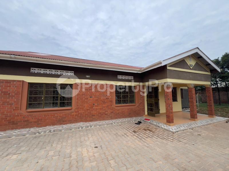 4 bedroom Bungalow Apartment for rent Seeta Mukono Mukono Central - 2