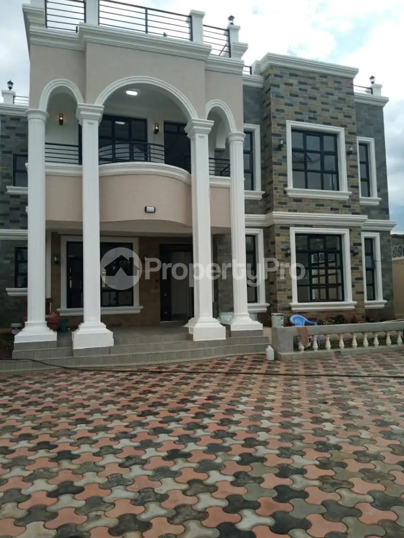 4 bedroom Houses for sale Kenyatta Road, Westlands Nairobi