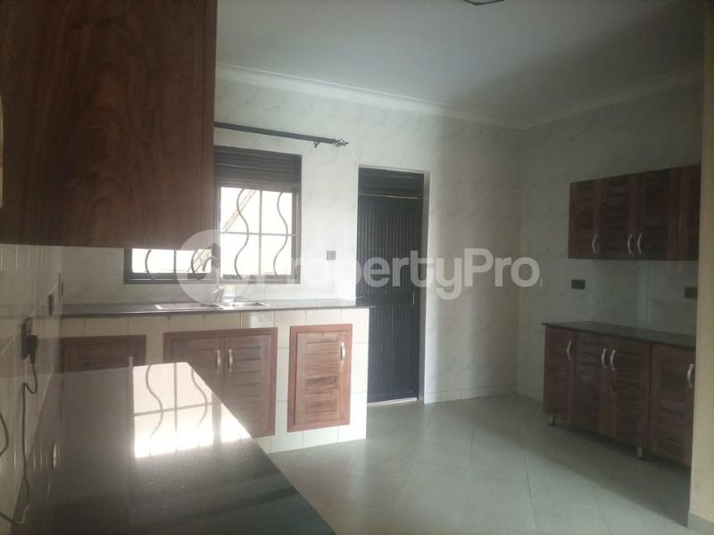 4 bedroom Apartment Block Apartment for rent Bweyogerere road Wakiso Central - 6