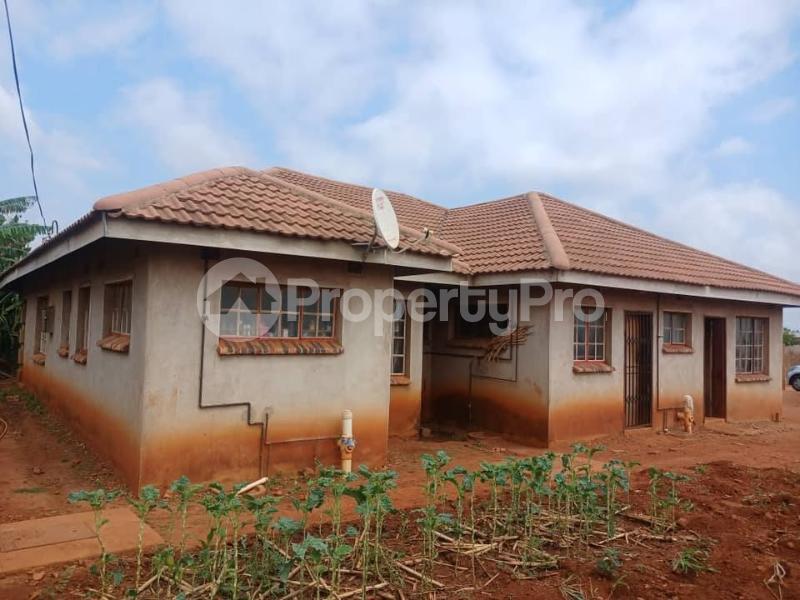 4 bedroom Houses for sale Mahatshula North, Bulawayo Mahatshula Bulawayo North Bulawayo - 1