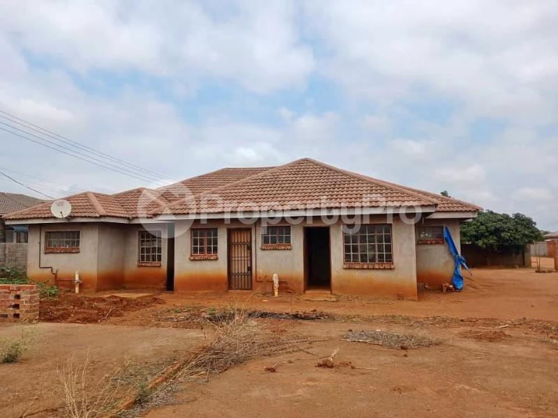 4 bedroom Houses for sale Mahatshula North, Bulawayo Mahatshula Bulawayo North Bulawayo - 2