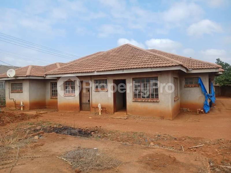 4 bedroom Houses for sale Mahatshula North, Bulawayo Mahatshula Bulawayo North Bulawayo - 0