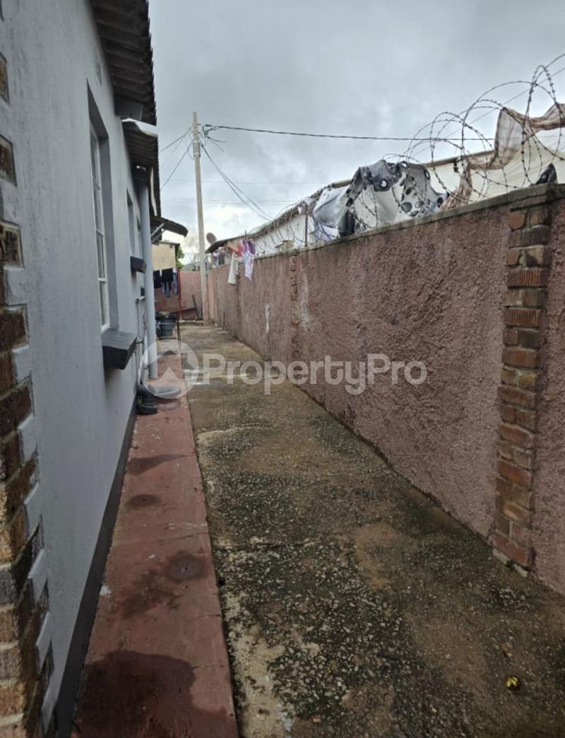 4 bedroom Houses for sale Pumula South , Bulawayo Pumula South Bulawayo High-Density Bulawayo - 8