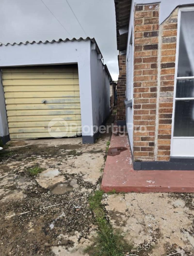 4 bedroom Houses for sale Pumula South , Bulawayo Pumula South Bulawayo High-Density Bulawayo - 7