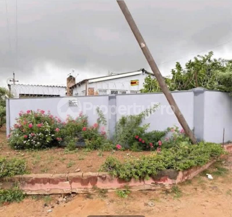 4 bedroom Houses for sale Pumula South , Bulawayo Pumula South Bulawayo High-Density Bulawayo - 1