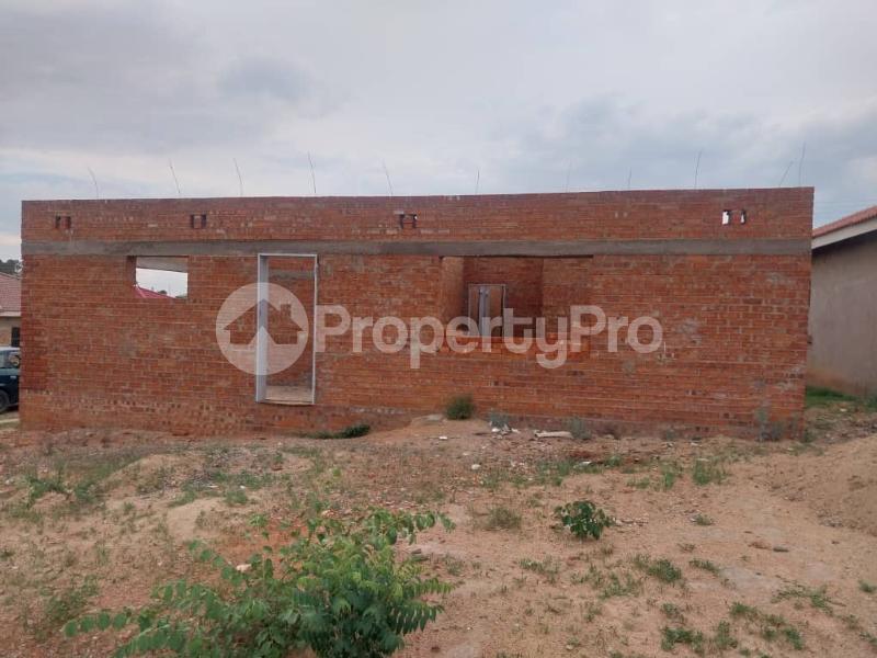 4 bedroom Houses for sale Nkulumane Old Mutual, Bulawayo  Nkulumane Bulawayo High-Density Bulawayo - 1