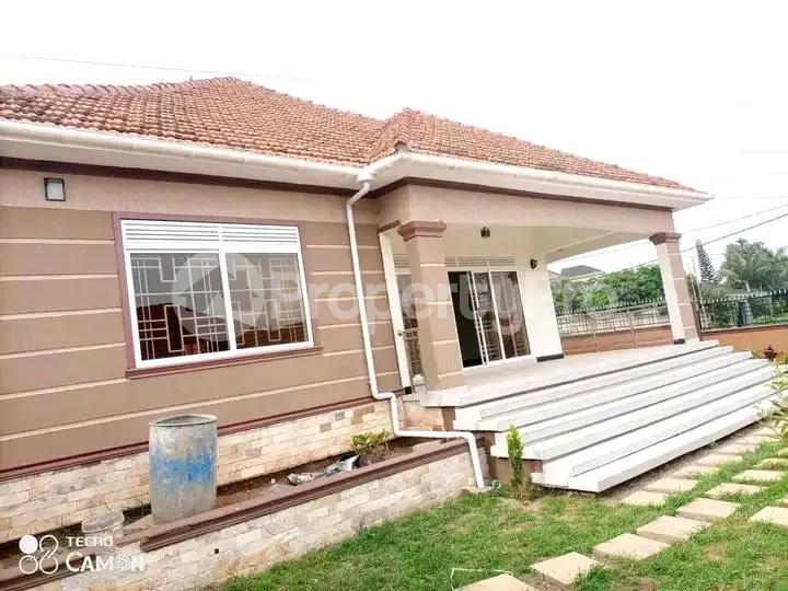 4 bedroom Bungalow Apartment for sale Kireka namugongo road  Kira Wakiso Central - 1