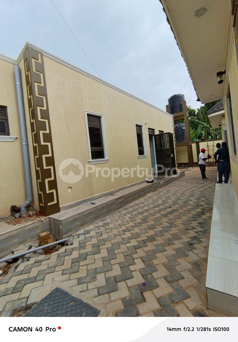4 bedroom Bungalow Apartment for rent Gayaza road  Gayaza Wakiso Central - 2