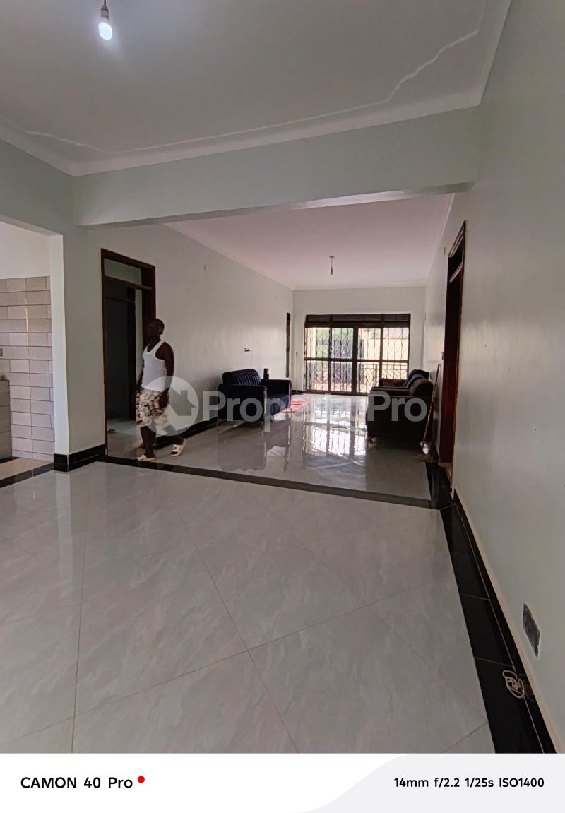 4 bedroom Bungalow Apartment for rent Gayaza road  Gayaza Wakiso Central - 6