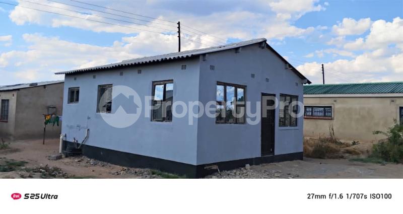 2 bedroom Houses for sale Opposite Hawflight , Cowdry Park , Bulawayo Cowdray Park Bulawayo High-Density Bulawayo - 0