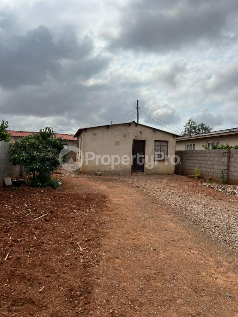 2 bedroom Houses for sale Emganwini Bulawayo High-Density Bulawayo - 0