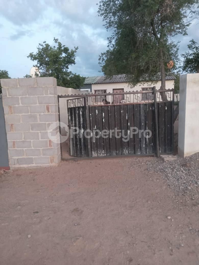 2 bedroom Houses for sale Nguboyenja , Mzilikazi , Bulawayo Bulawayo City Centre Bulawayo CBD, Industrial Bulawayo - 0