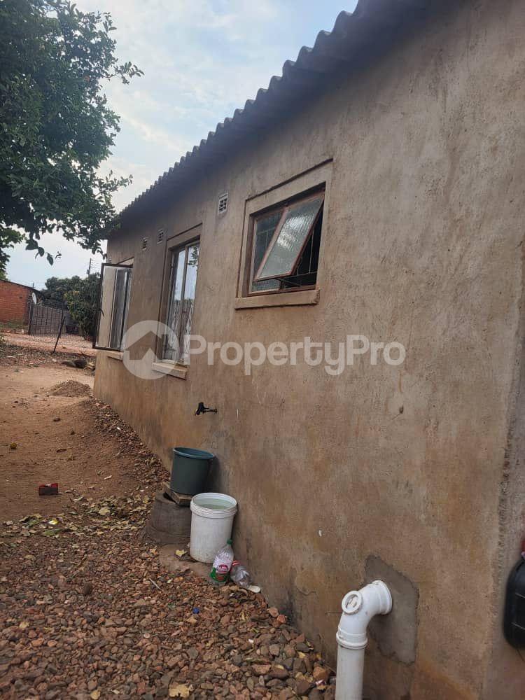 2 bedroom Houses for sale Nkulumane 12, Bulawayo  Nkulumane Bulawayo High-Density Bulawayo - 5