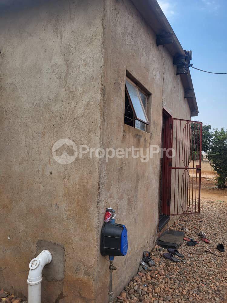 2 bedroom Houses for sale Nkulumane 12, Bulawayo  Nkulumane Bulawayo High-Density Bulawayo - 2