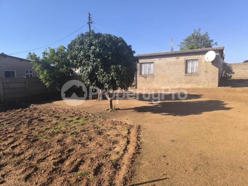 2 bedroom Houses for sale Nkulumane 12, Bulawayo  Nkulumane Bulawayo High-Density Bulawayo - 0