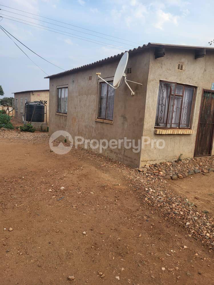2 bedroom Houses for sale Nkulumane 12, Bulawayo  Nkulumane Bulawayo High-Density Bulawayo - 4
