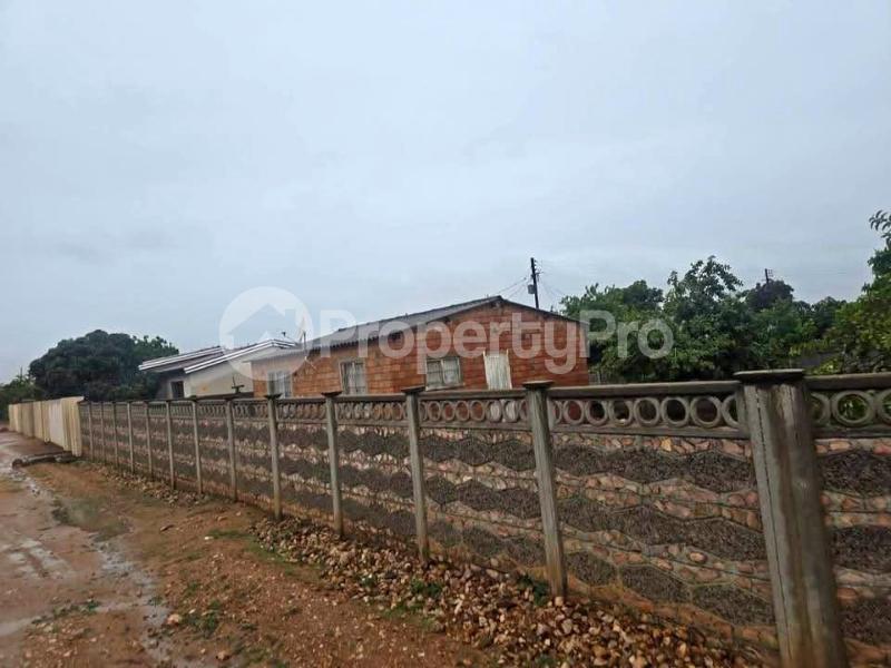 2 bedroom Houses for sale Nkulumane 12 Bulawayo Nkulumane Bulawayo High-Density Bulawayo - 2