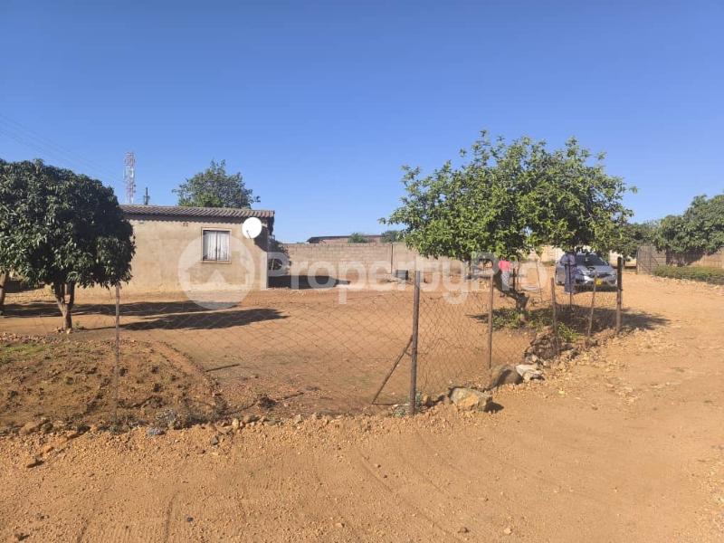 2 bedroom Houses for sale Nkulumane 12, Bulawayo  Nkulumane Bulawayo High-Density Bulawayo - 1