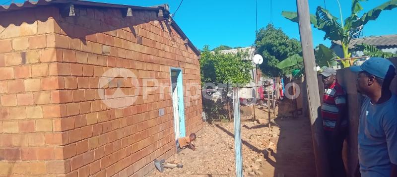 2 bedroom Houses for sale Nkulumane Munyoro , Bulawayo  Nkulumane Bulawayo High-Density Bulawayo - 3