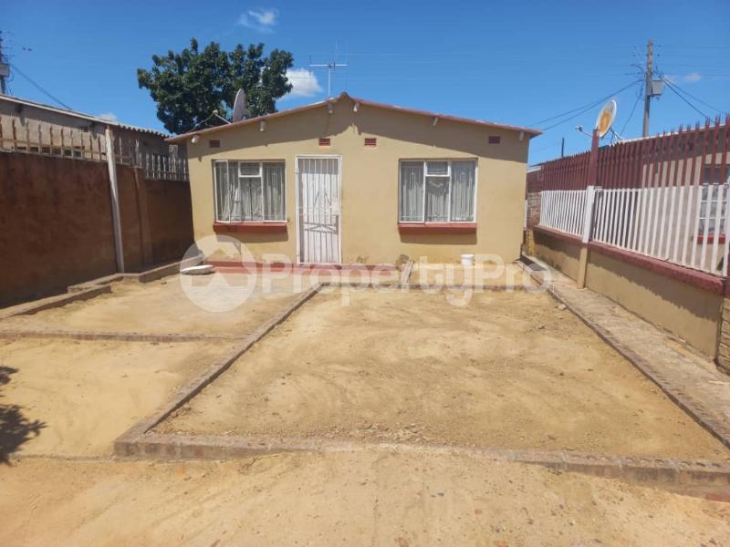 2 bedroom Houses for sale Pumula South , Bulawayo Pumula South Bulawayo High-Density Bulawayo - 2