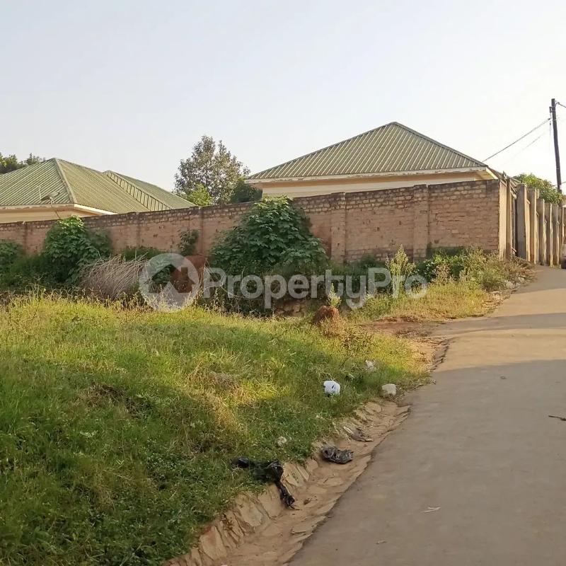 Land for sale Kyaliwajjara town  Kira Wakiso Central - 2