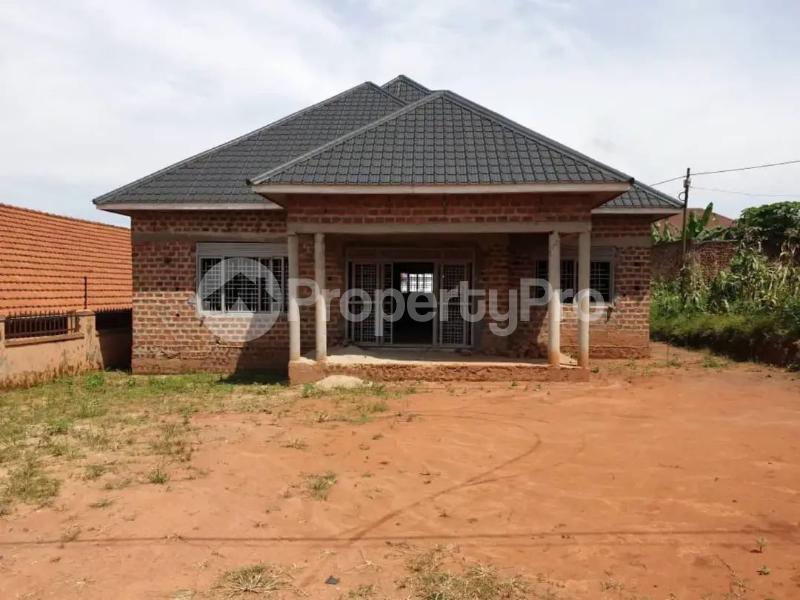 4 bedroom Villa for sale Namugongo Jinja misindye  Kira Wakiso Central - 1