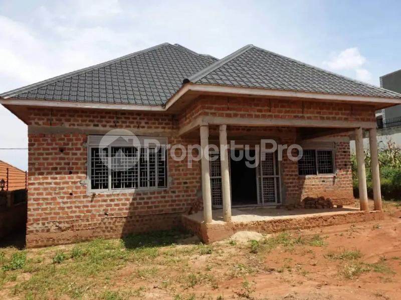 4 bedroom Villa for sale Namugongo Jinja misindye  Kira Wakiso Central - 3