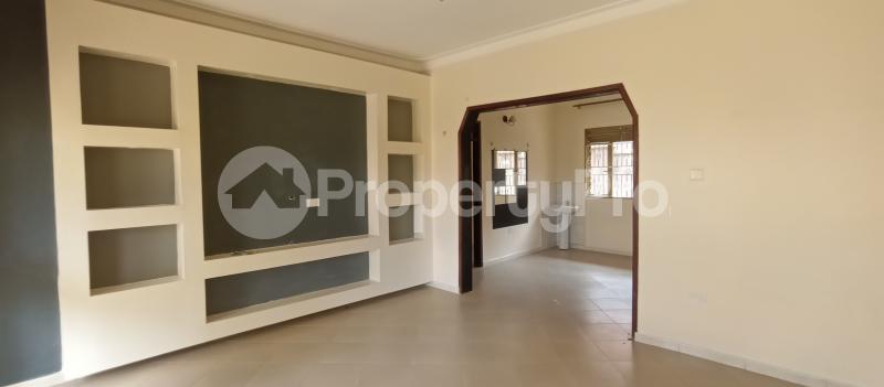 4 bedroom Villa for sale Namugongo road nabwojjo estate  Kira Wakiso Central - 4