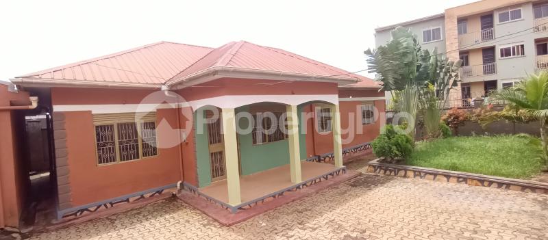 4 bedroom Villa for sale Namugongo road nabwojjo estate  Kira Wakiso Central - 0