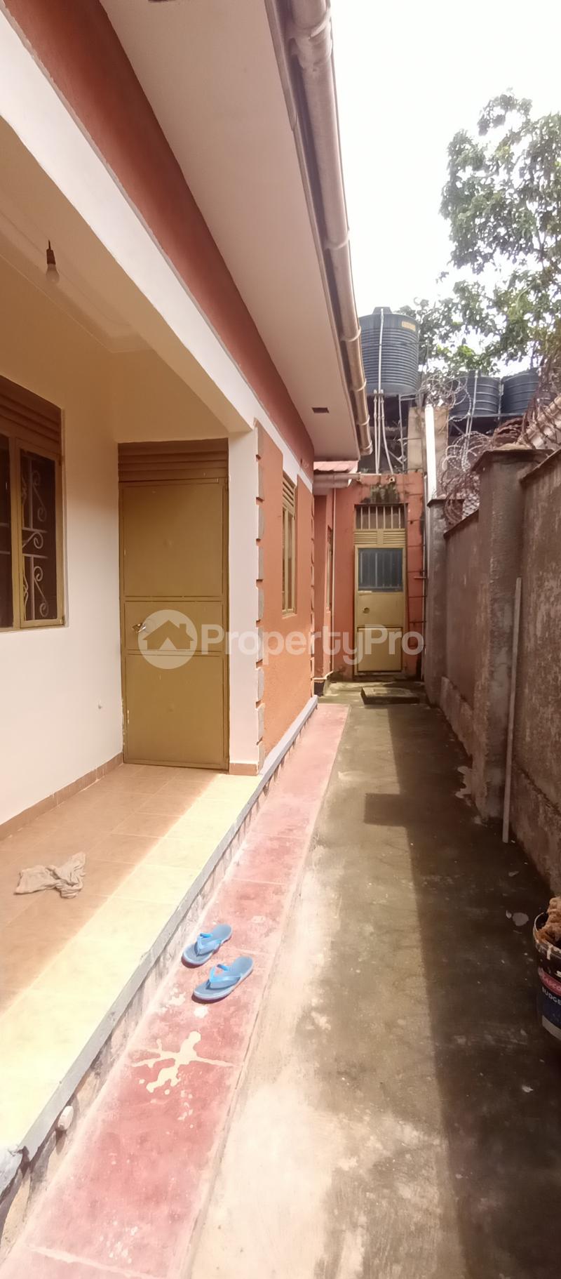 4 bedroom Villa for sale Namugongo road nabwojjo estate  Kira Wakiso Central - 3